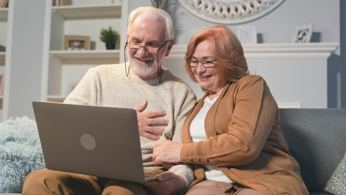 Altersvorsorge-Personen-Laptop-001.jpg